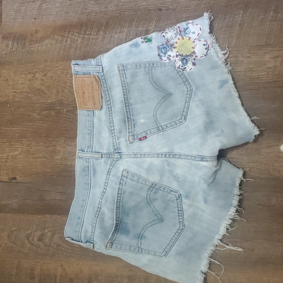 VNTG 90s LEVI’S 527 CUT OFF EMBROIDERED JEANS WITH FLORAL APPLIQUÉ FEMININE - Picture 8 of 12